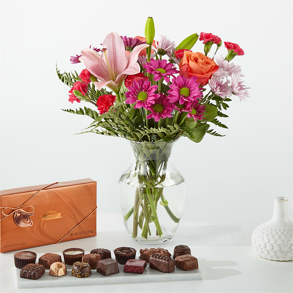 Light of My Life Bouquet and Chocolate Bundle – Corona Rose Flowers, Corona CA