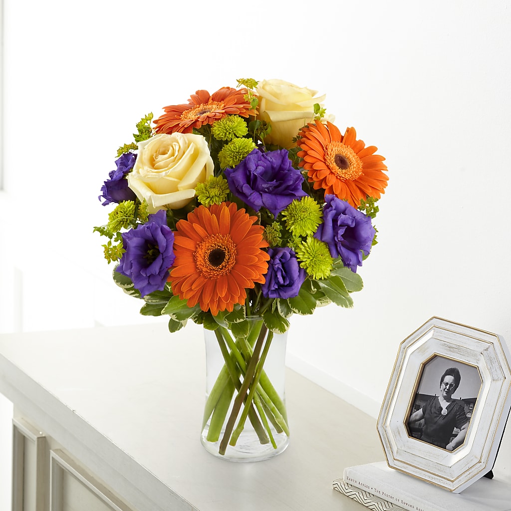 Rays of Solace Bouquet – Corona Rose Flowers, Corona CA