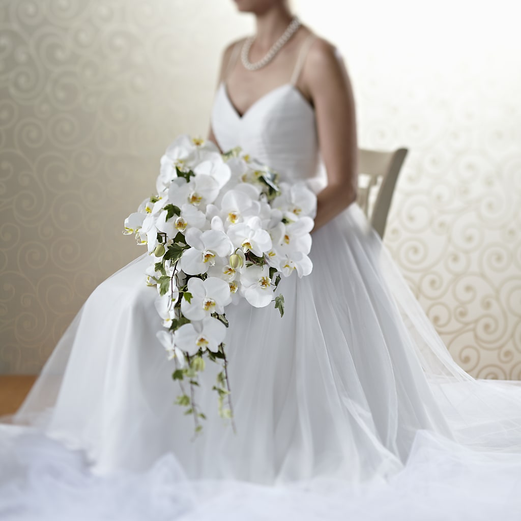 Classic White Bouquet – Corona Rose Flowers, Corona CA