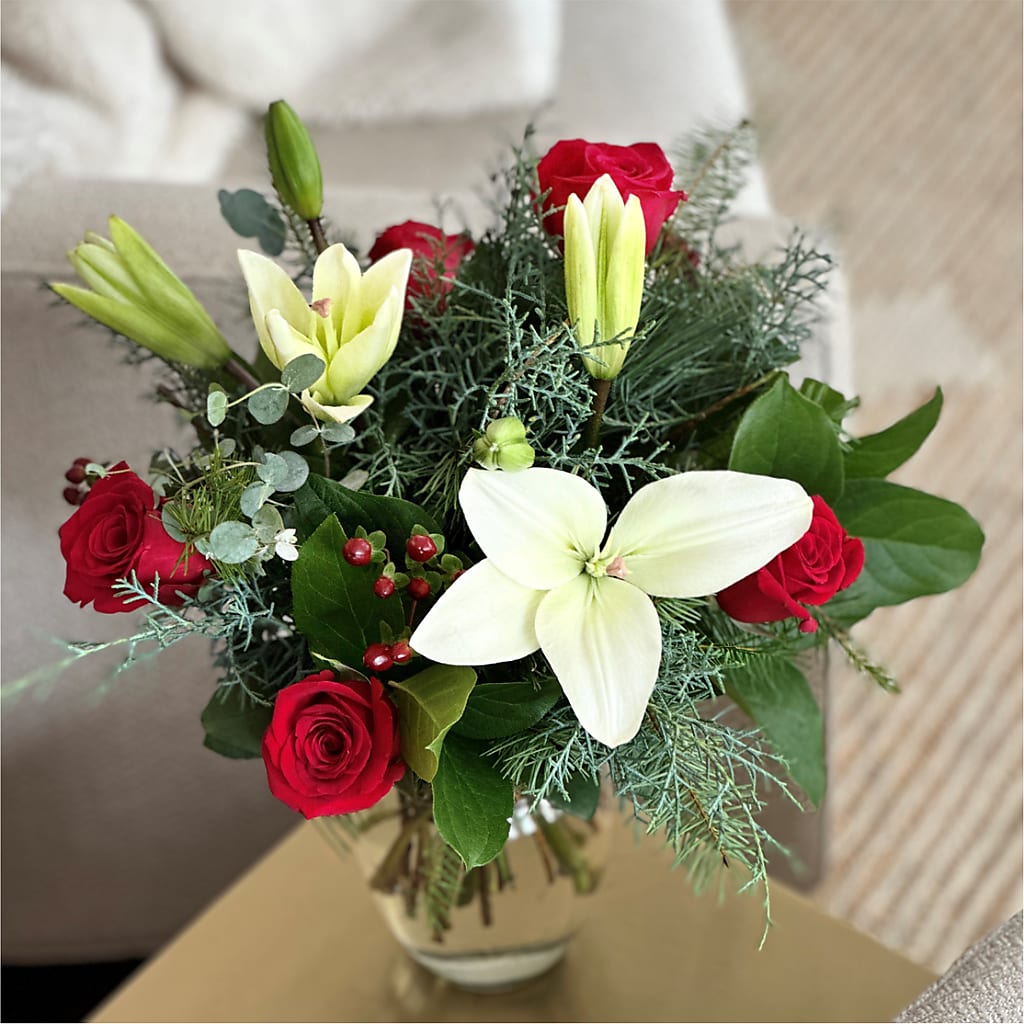 Glittering Lights Bouquet –  Corona Rose Flowers, Corona CA
