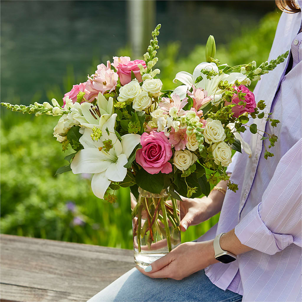 Fondly Bouquet –  Corona Rose Flowers, Corona CA